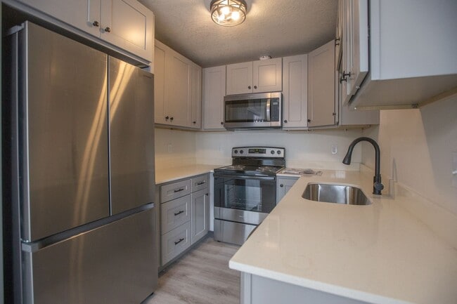 Building Photo - Fully remodeled 3 Bedroom 2.5 Bath in Gaston ***