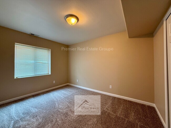 Building Photo - 6769 Ventana Ln