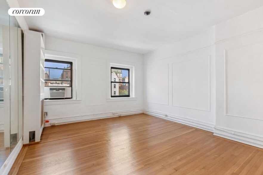 Building Photo - 118 Montague St