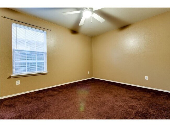 Building Photo - Beautiful single-story home with a front garage featuring a 3-bedroom, 2-bath split floor plan.