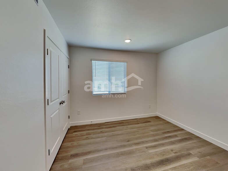 Building Photo - 12519 W Flynn Ln