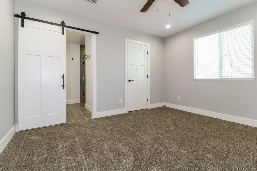 Building Photo - 3865 W Gaby Rd