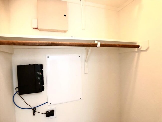 Building Photo - 3007 E 12th St