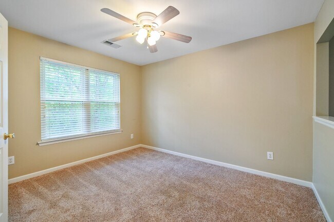 Building Photo - 7037 Mooreland Ct