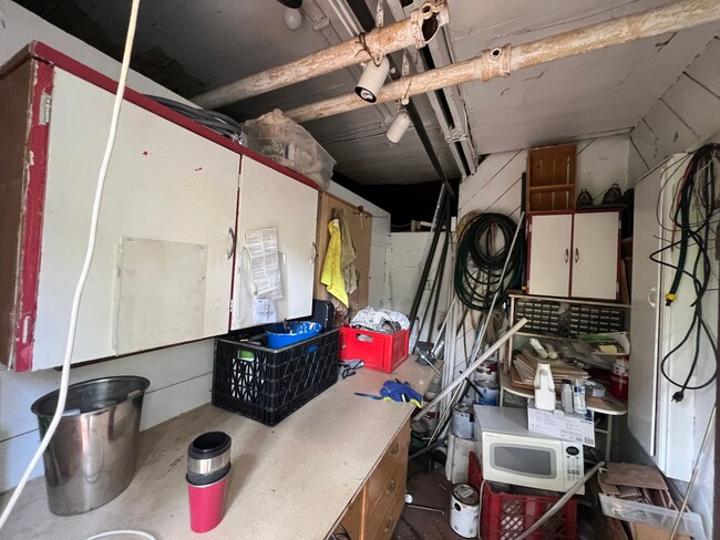 Building Photo - Studio apartment near WWU!