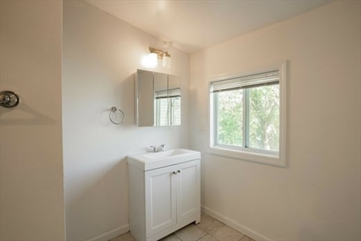 Building Photo - 92 Maple St