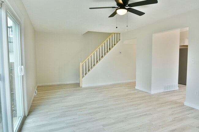 Building Photo - 460 &amp; 462 Fowler St