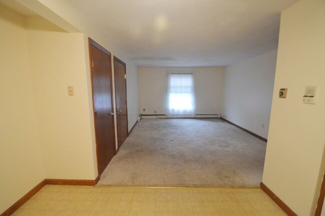 Building Photo - Holden: 2 Bed 1 Bath, Heat & Hot Water Inc...