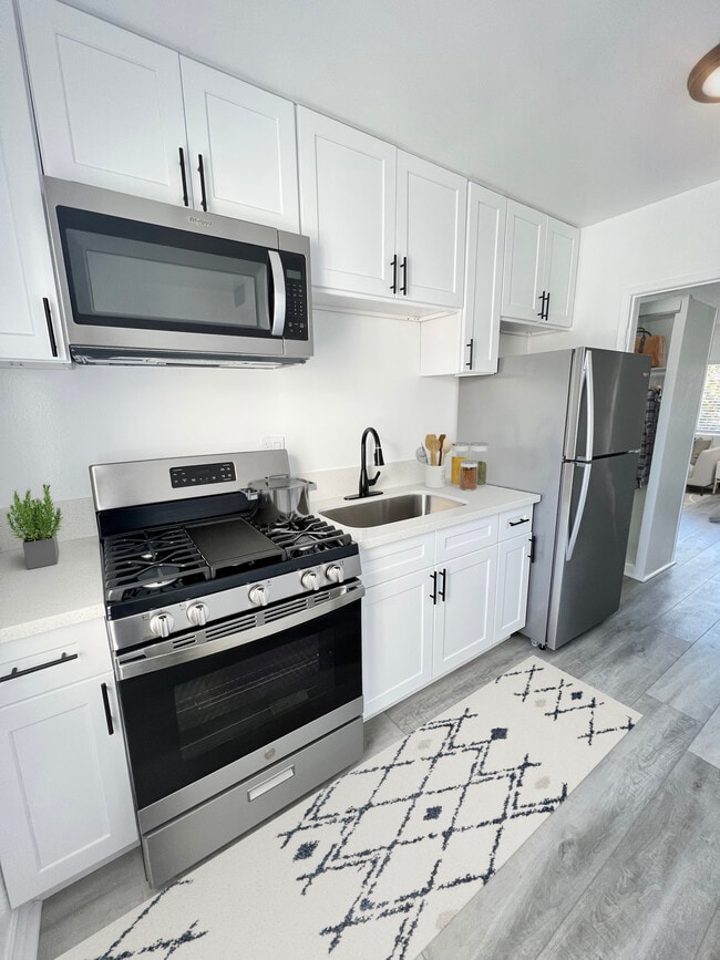 Primary Photo - Nicole Apartments