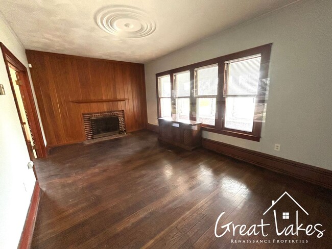Building Photo - 5204 Beaconsfield St