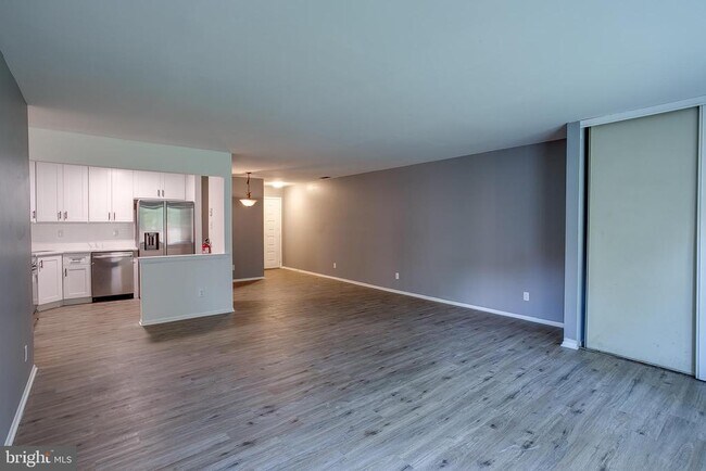 Building Photo - 2118A Greenwood Ct