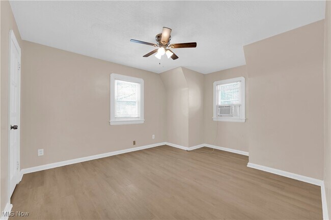 Building Photo - 15602 Walden Ave