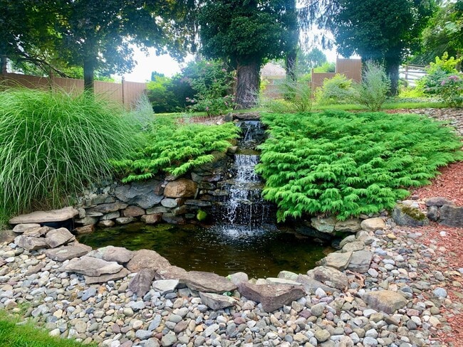 Building Photo - GRAND FIVE BEDROOM HOME