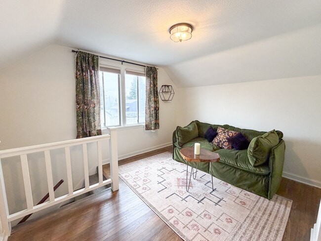 Building Photo - Spacious 2-Bedroom, 3-Bath Home in Spokane with Modern Comforts