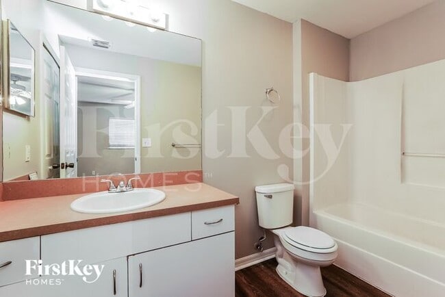 Building Photo - 2105 NW 1st Pl