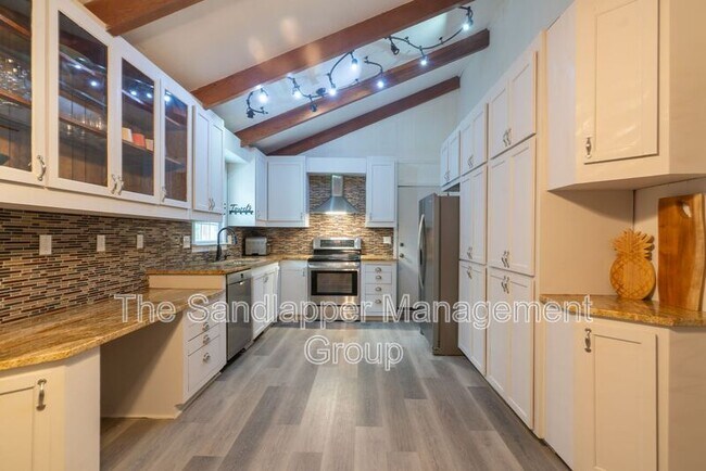 Building Photo - 4640 Glenn St