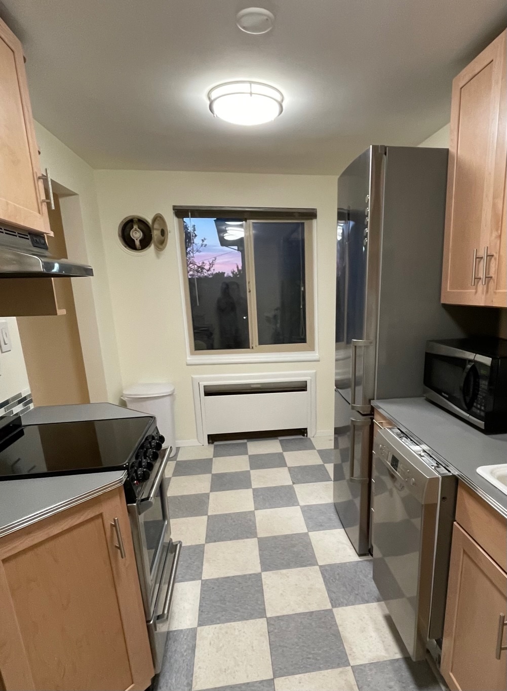 Kitchen - 901 N Forest St