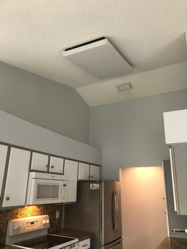 Building Photo - 9322 NW 9th Pl