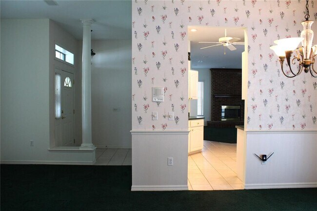 Building Photo - 2228 Lake Holloway Blvd