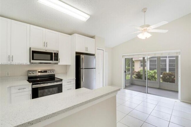 Building Photo - 653 NW San Remo Cir