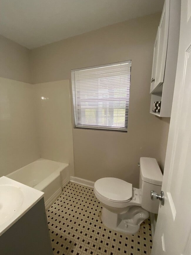 Building Photo - Charming home with a New Kitchen, tile flo...