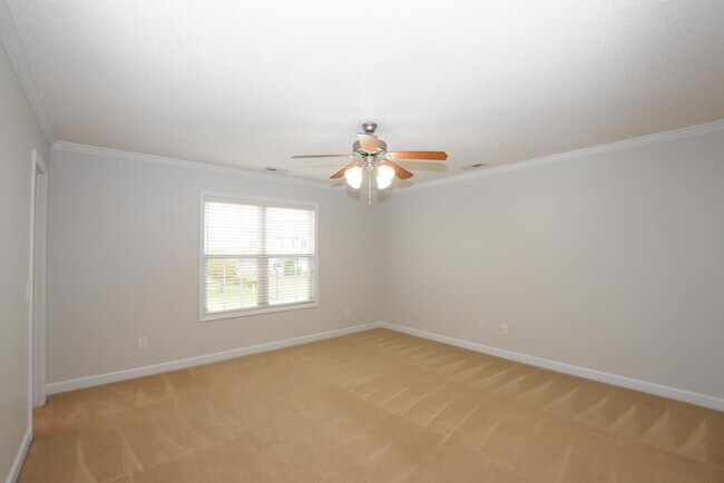 Building Photo - 730 Northview Dr