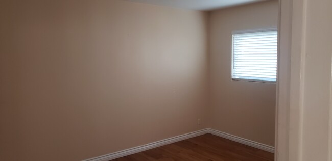 Building Photo - 13833 Oxnard St