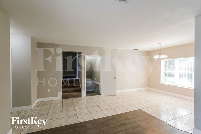 Building Photo - 810 NW 186th Dr