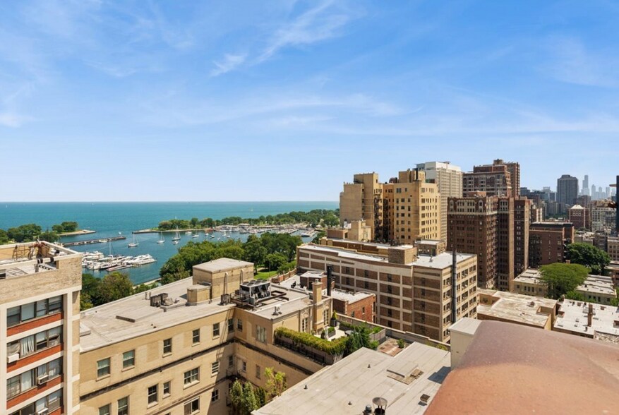 Building Photo - 3420 N Lake Shore Dr