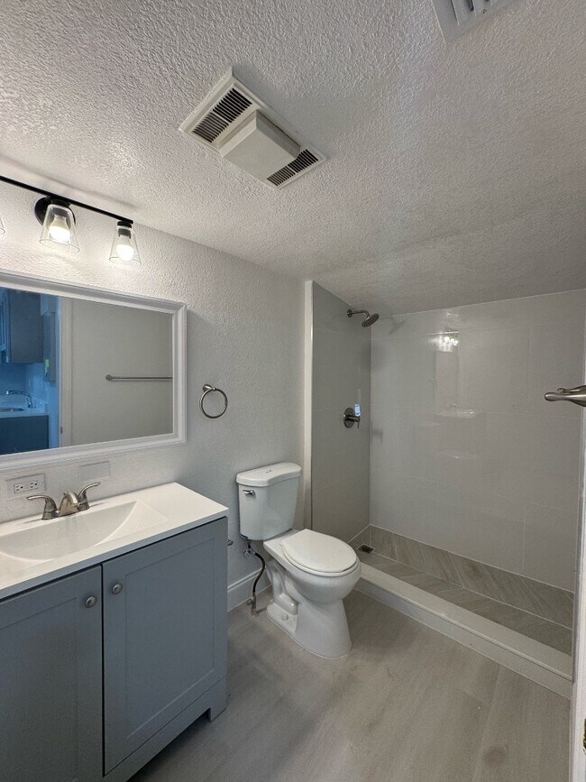 Building Photo - 3402 9th Ave W