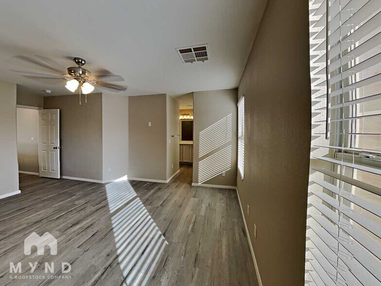 Building Photo - 5910 Hilmont St