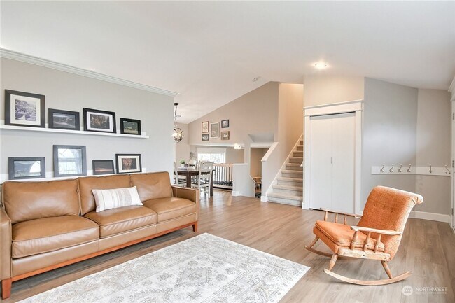 Building Photo - Well Maintained 3 Bed 2.5 Bath for Rent!