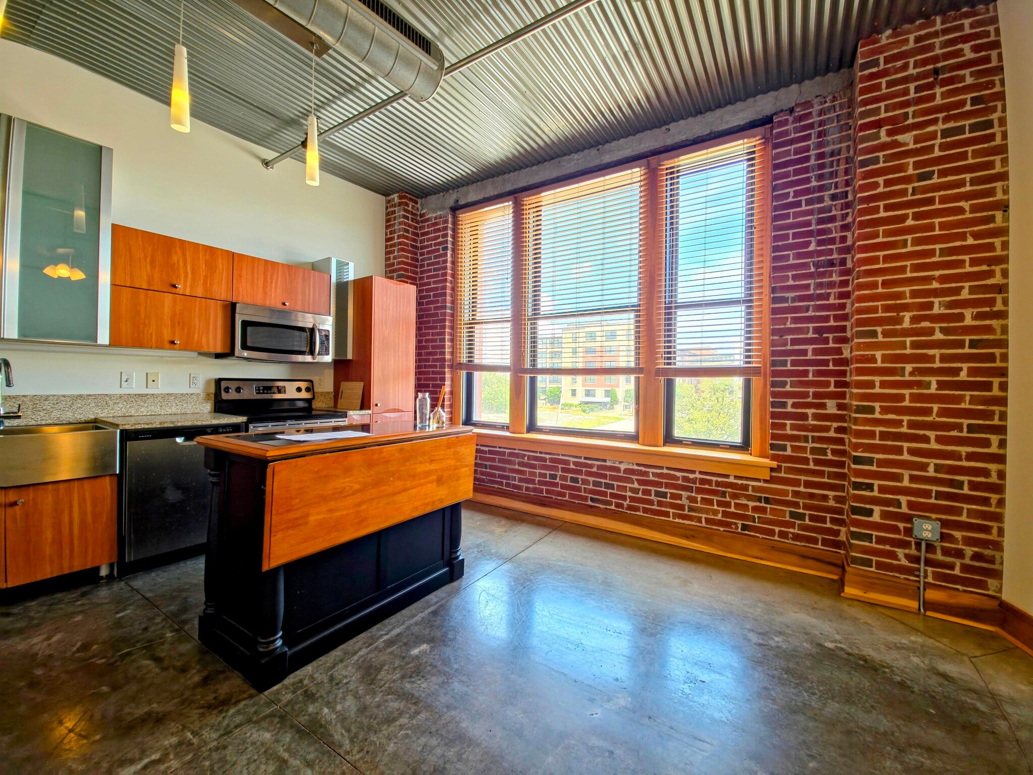 Building Photo - 2207 Washington Ave