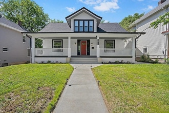 Building Photo - Gorgeous 5 bed 3.5 Bath in Madisonville!!