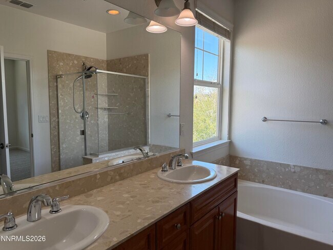 Building Photo - 10890 Oakhaven Dr
