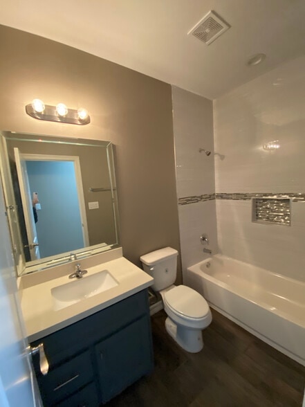 Building Photo - 2005 Harrison St