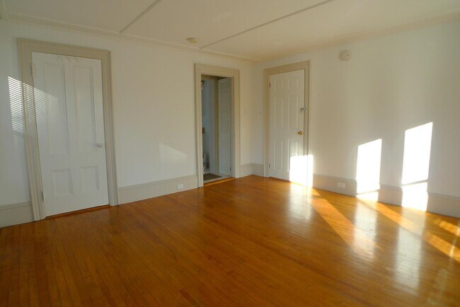 Building Photo - 83 Main St