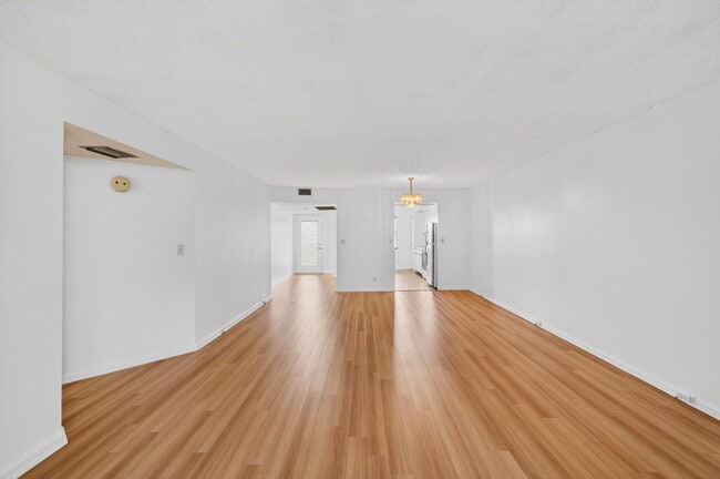 Building Photo - 1501 Cayman Way