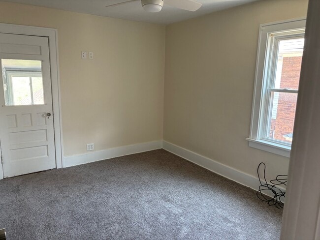 Building Photo - 448 W 28th St