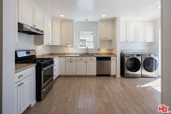 Building Photo - 6446 W 85th St