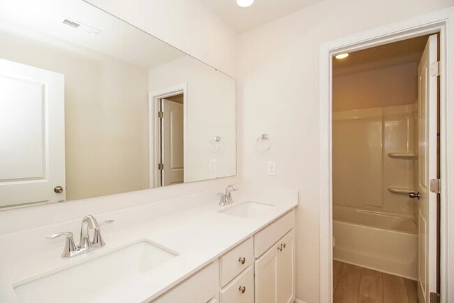 Building Photo - 361 Hollingswood Dr