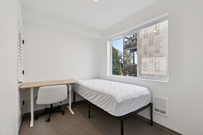 Building Photo - Brand-new 6B3B Townhouse near UW starts fr...