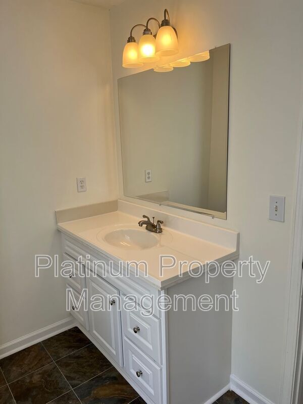 Building Photo - 1097 Yellow River Dr