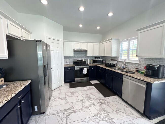 Building Photo - 3 Bedroom 2.5 Bath 1 Single Family Home for Rent in Cambridge Heights Area of Round Rock, Texas, ...