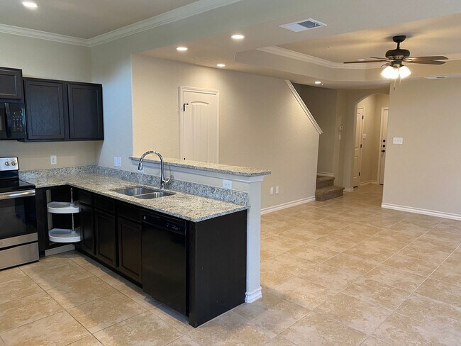 Building Photo - 14003 Fratelli Rd