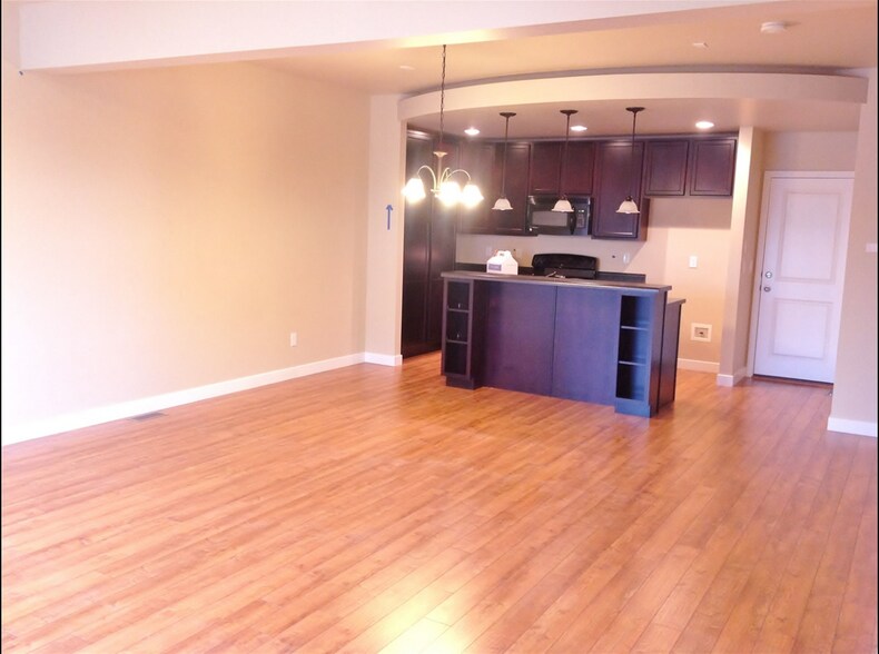 Building Photo - 868 W San Savino Way