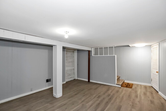 Building Photo - 4843 Elm St