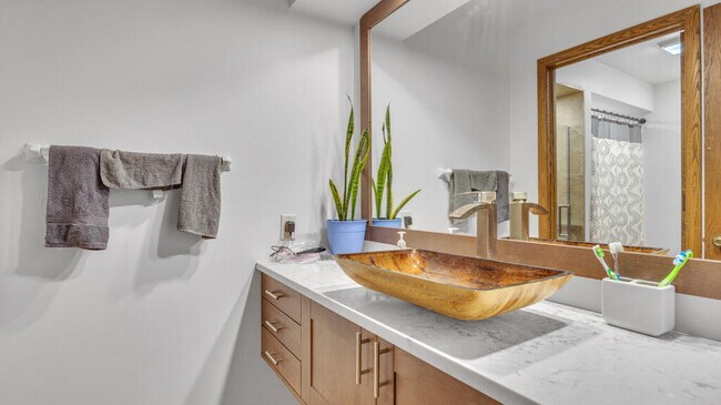 Building Photo - 615 Michigan Ave