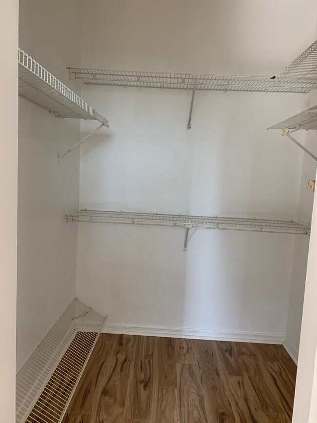 Building Photo - 300 New Waterford Pl