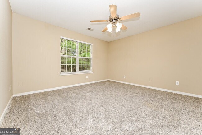 Building Photo - 25 Lakeridge Ct